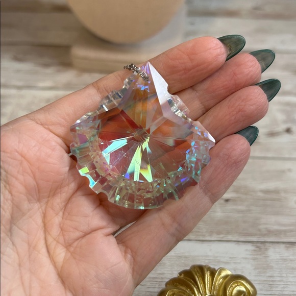 Oversized Crystal Aurora Borealis Pendant Necklace - Picture 5 of 7